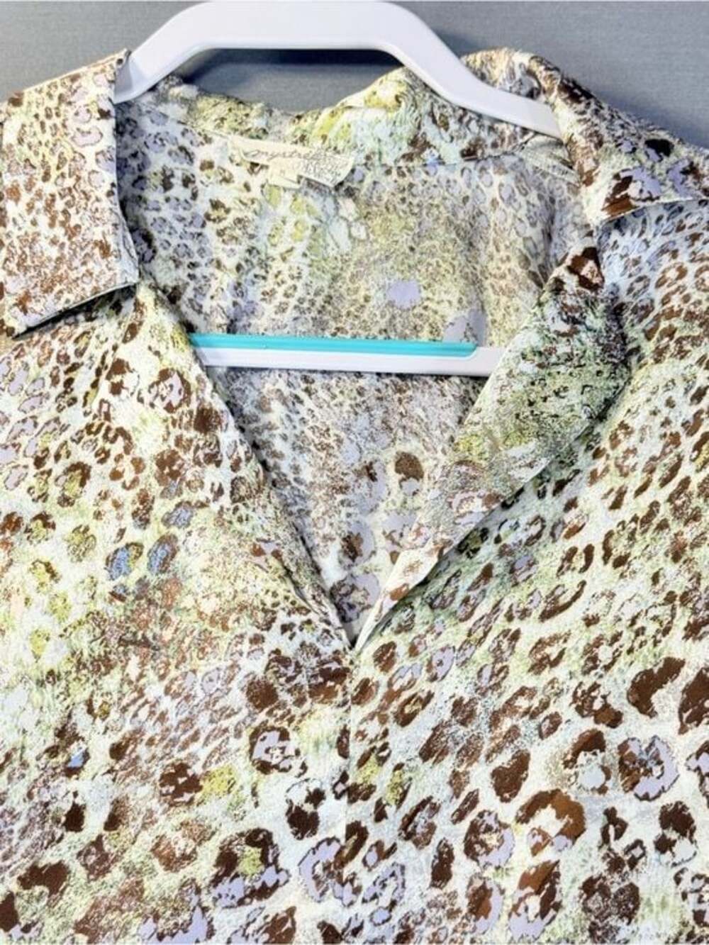 Mystree Multi-Tonal Abstract Leopard Print Collared Button-Up Blouse Size Medium - Picture 3 of 7